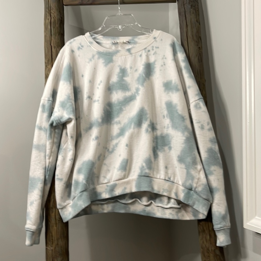 Cute short sweatshirt-pull over